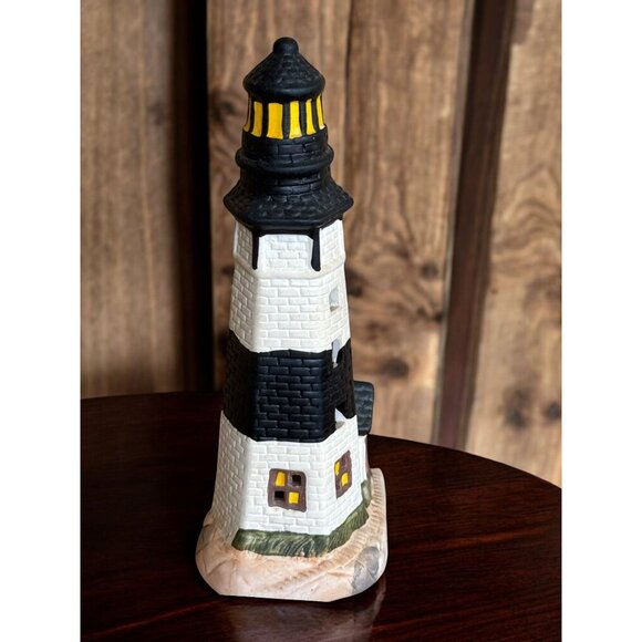 Ceramic Hand-Painted Montauk NY Lighthouse Figurine - Picture 6 of 8